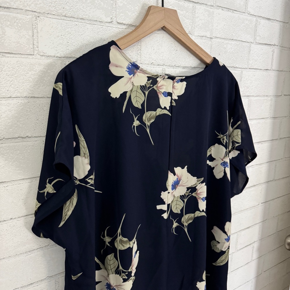 WEST KEI Stitch Fix Allura Knot Detail Front Top - Picture 8 of 11